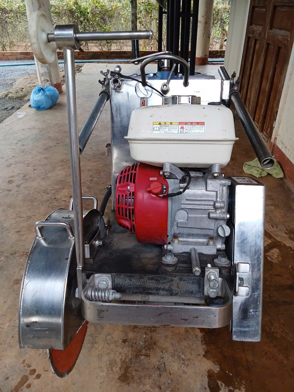 Máy cắt đường