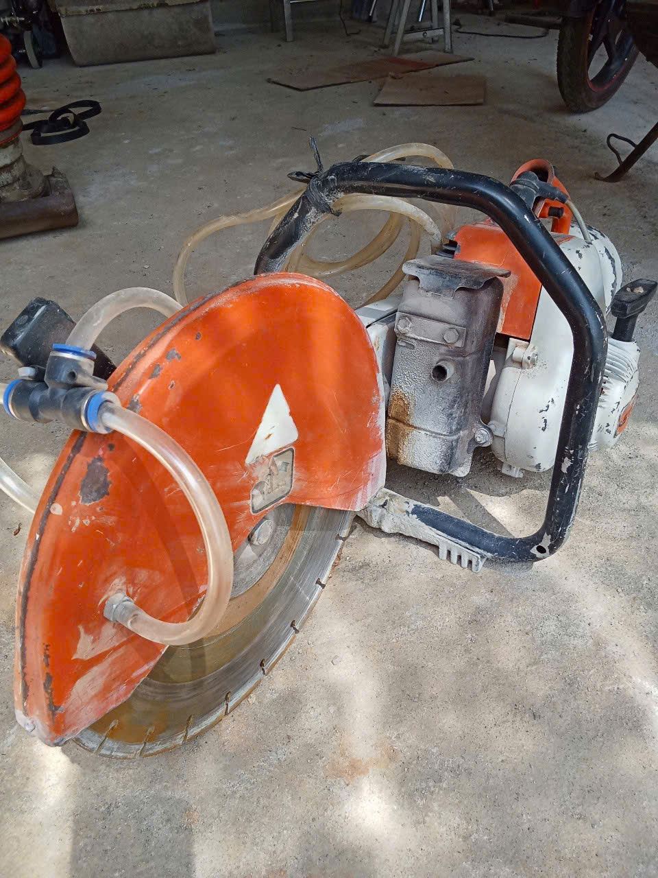 Máy cắt bê tông xăng