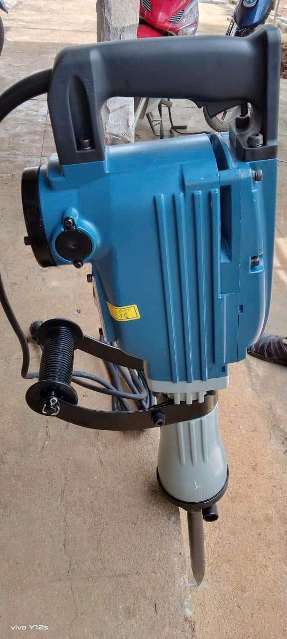 Máy đục bê tông